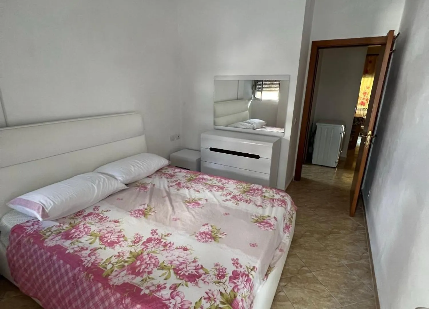 Vivi La Tua Vacanza Con L'Appartamento 2 Di Ervin! Enjoy Your Holiday With Ervin'S Apartment 2! Vlorë Albania