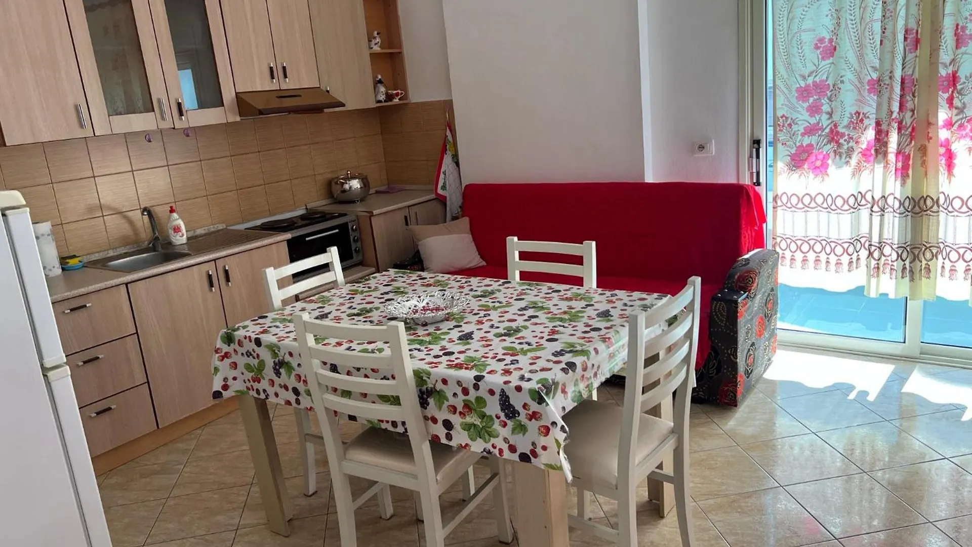 Vivi La Tua Vacanza Con L'Appartamento 2 Di Ervin! Enjoy Your Holiday With Ervin'S Apartment 2! Vlorë