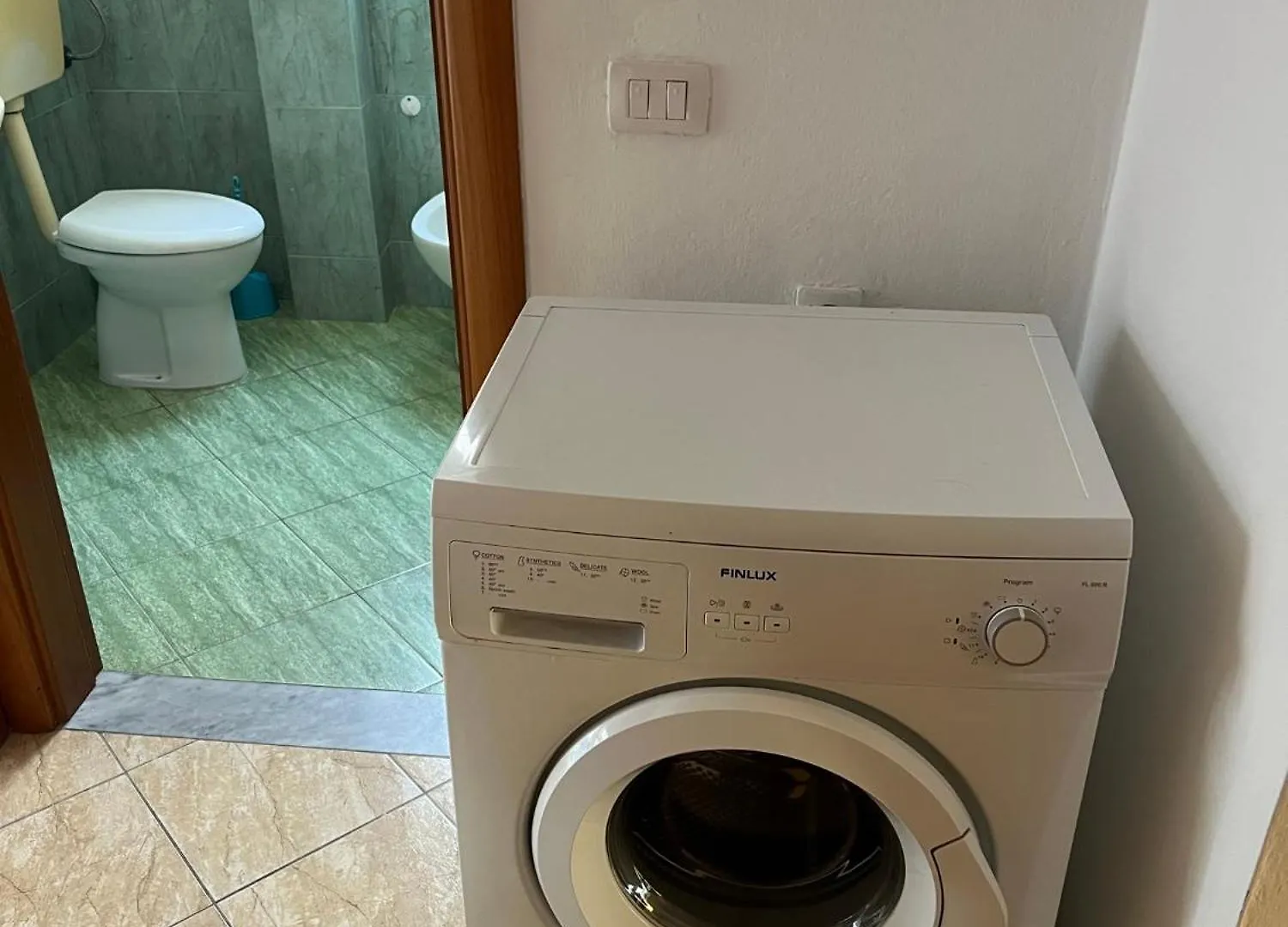 Vivi La Tua Vacanza Con L'Appartamento 2 Di Ervin! Enjoy Your Holiday With Ervin'S Apartment 2! Vlorë 0*,