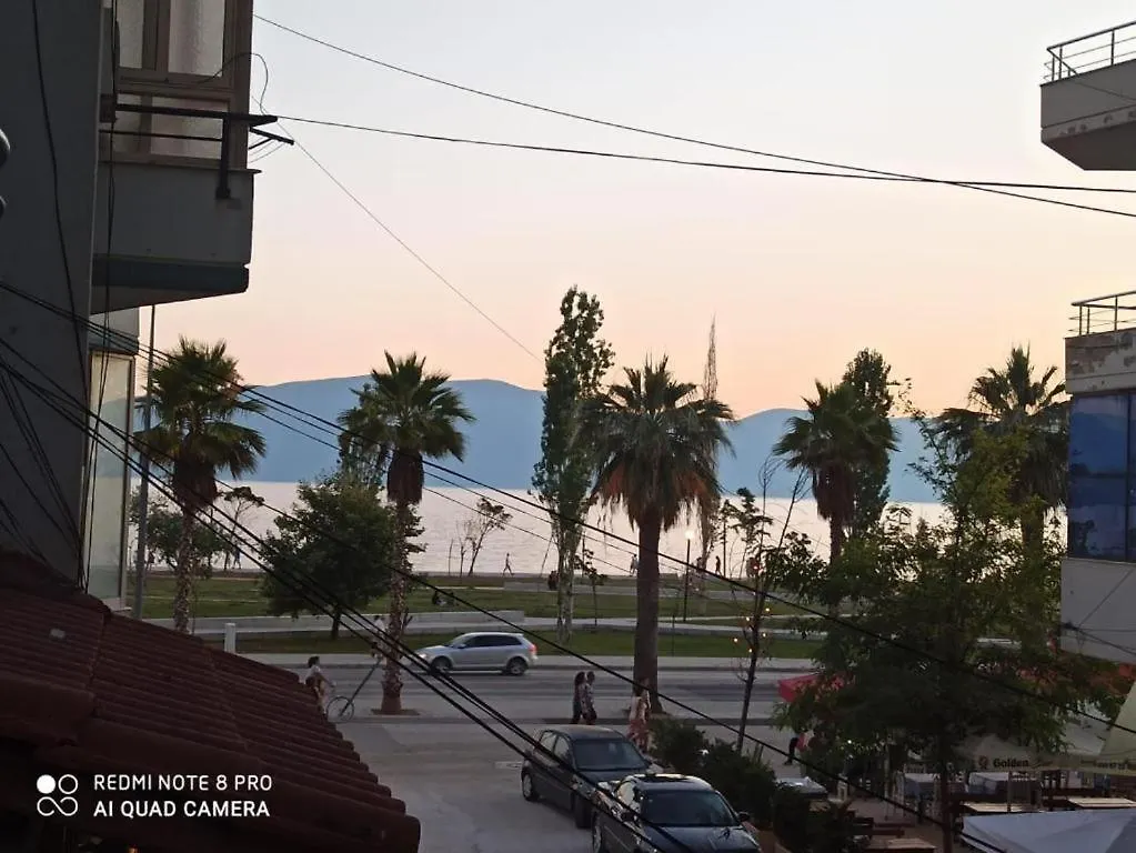 Vivi La Tua Vacanza Con L'Appartamento 2 Di Ervin! Enjoy Your Holiday With Ervin'S Apartment 2! Vlorë