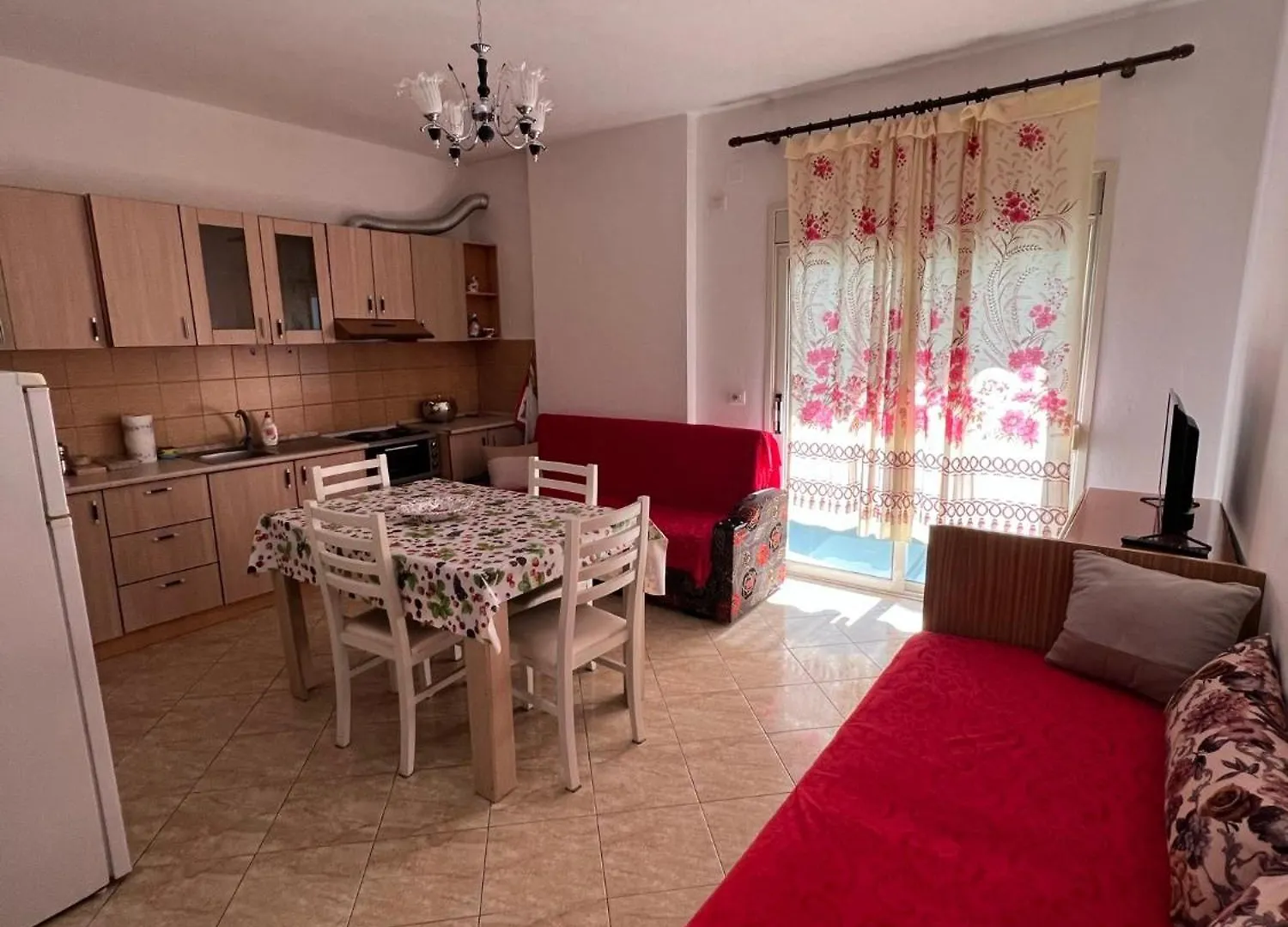 Vivi La Tua Vacanza Con L'Appartamento 2 Di Ervin! Enjoy Your Holiday With Ervin'S Apartment 2! Vlorë