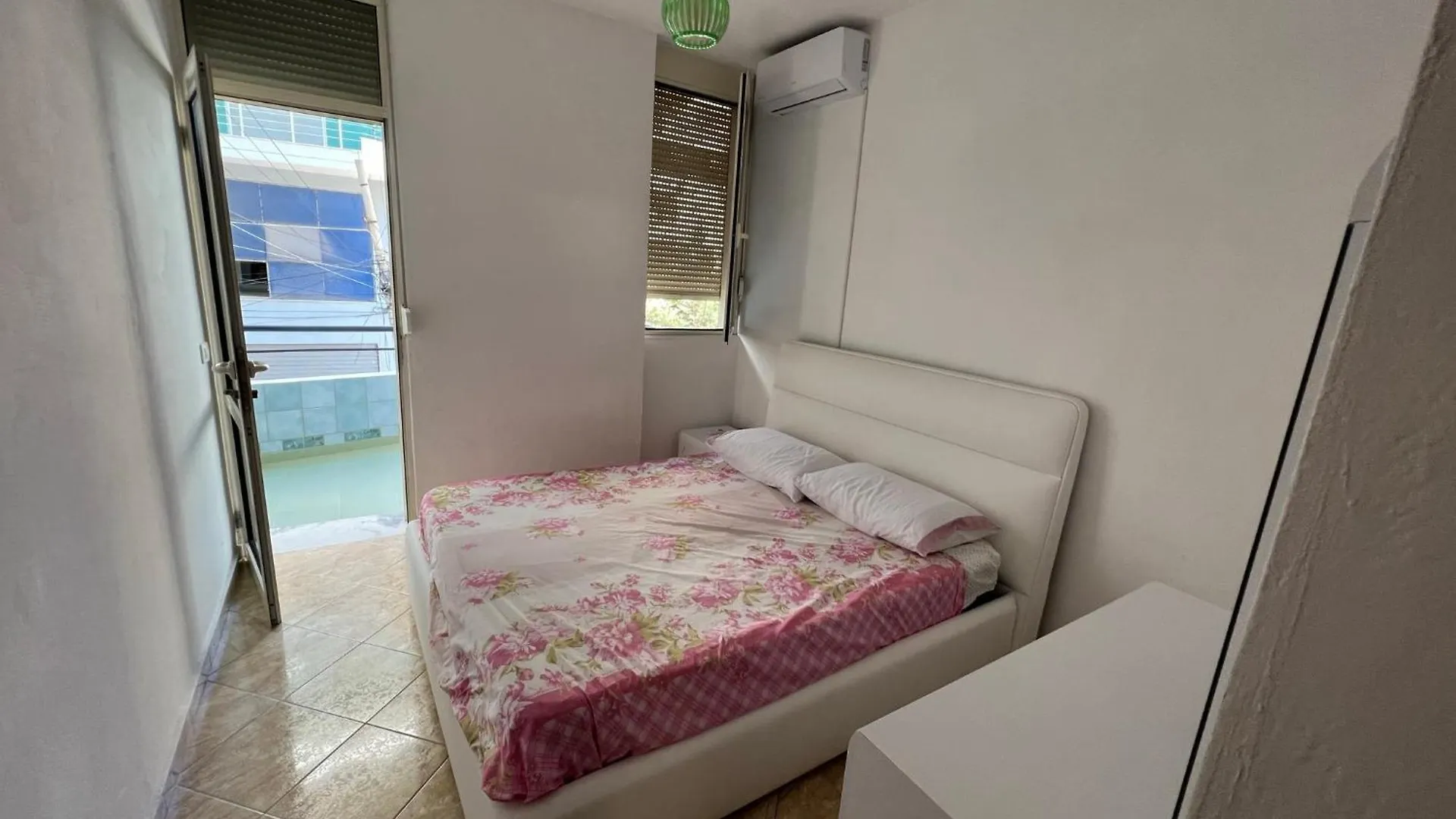 Vivi La Tua Vacanza Con L'Appartamento 2 Di Ervin! Enjoy Your Holiday With Ervin'S Apartment 2! Vlorë